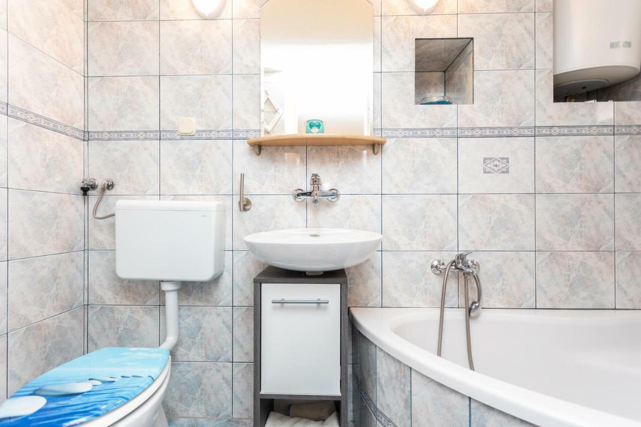 Apartman Verbenia Vrbnik Exteriér fotografie