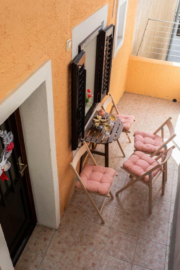 Apartman Verbenia Vrbnik Exteriér fotografie