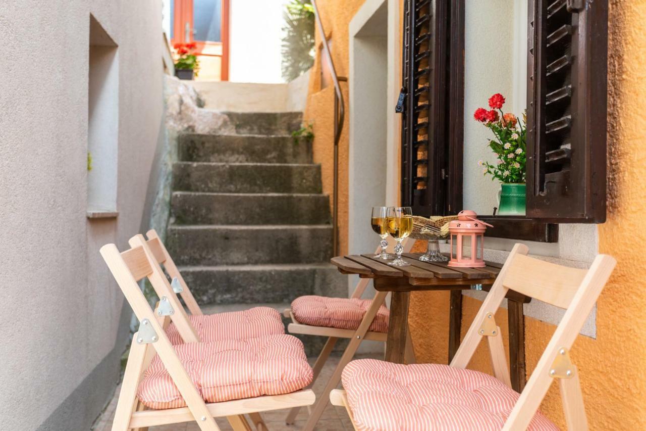 Apartman Verbenia Vrbnik Exteriér fotografie
